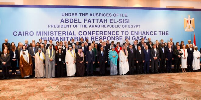 صورة جماعية لرؤساء وفود الدول والمنظمات والهيئات الإقليمية والدولية المشاركة في مؤتمر القاهرة الوزاري لتعزيز الاستجابة الإنسانية في غزة (٢ ديسمبر ٢٠٢٤).