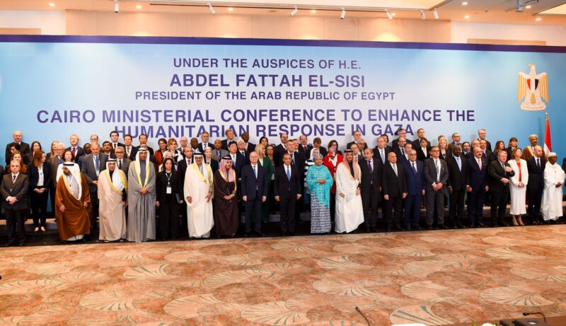 صورة جماعية لرؤساء وفود الدول والمنظمات والهيئات الإقليمية والدولية المشاركة في مؤتمر القاهرة الوزاري لتعزيز الاستجابة الإنسانية في غزة (٢ ديسمبر ٢٠٢٤).